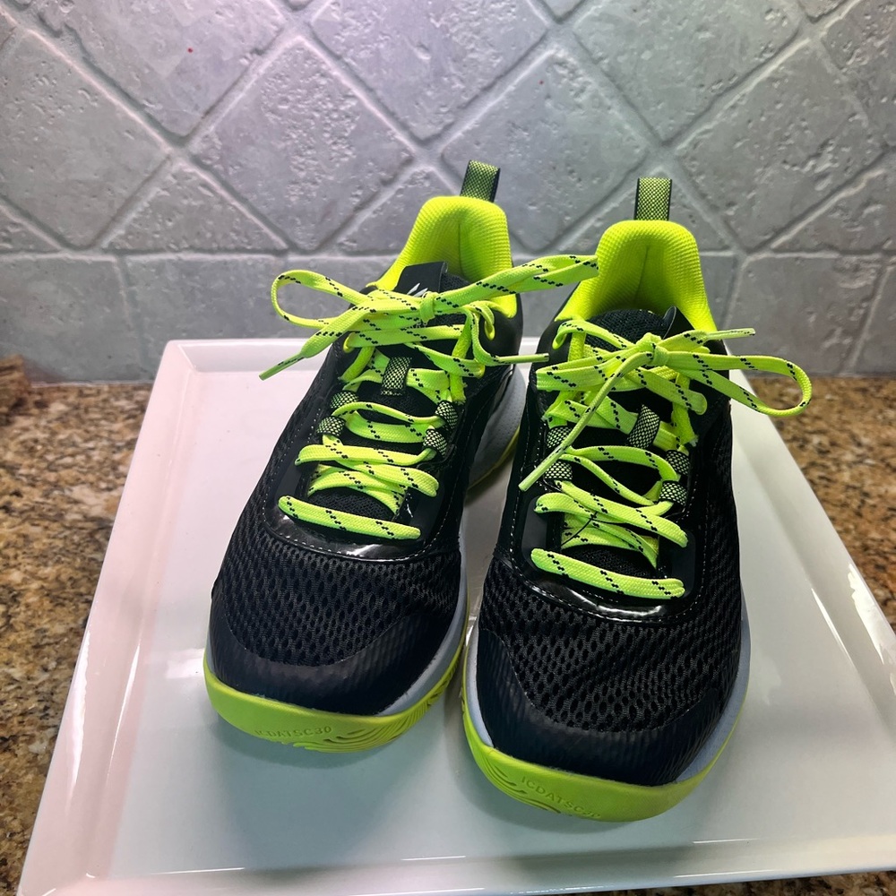 Boys Steph curry basketball shoes